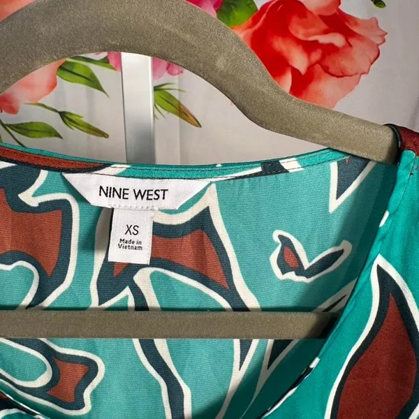 S39. Nine West multicoloured floral blouse Size XS - Image 2