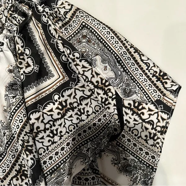 White House Black market short/split sleeve Sz S - Image 3