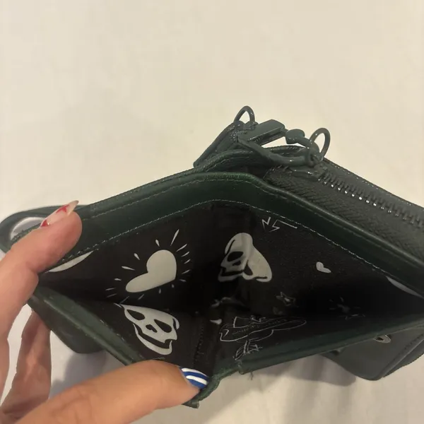 Betsey‎ Johnson XOSKULLY Dark Green Small Zip Around Wallet Wristlet READ - Image 4