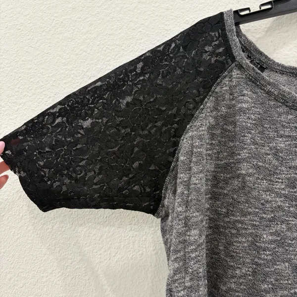 Torrid Heather Gray & Black Lace Raglan Sleeve Tee Back Zip - Size 00 (10) - Image 3