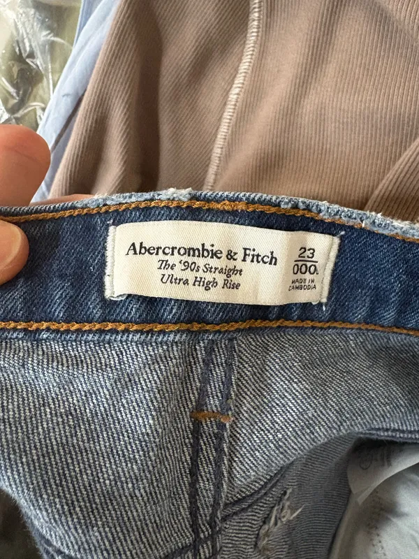 Abercrombie High-Rise Jeans 90s Straight - Image 2