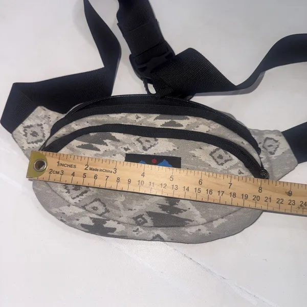 Kavu Gray Hiking Waist Bag Adjustable Strap Padded Back Dual Pocket Fanny Pack - Image 3