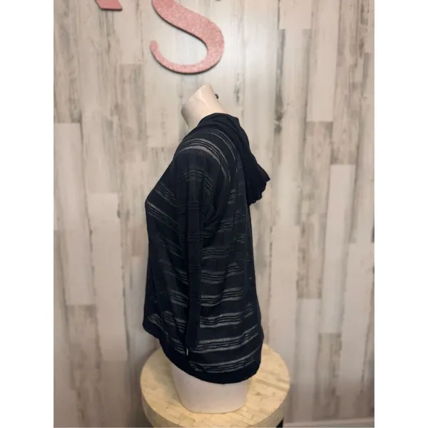 Hollister woman’s Lightweight hooded pullover with 3/4 sleeves size XSMALL - Image 3