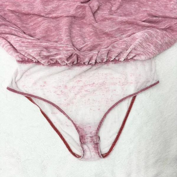 FREE PEOPLE Cozy Girl Bodysuit T-Shirt Faded Burgundy Pink Winding Road‎ Size S - Image 7