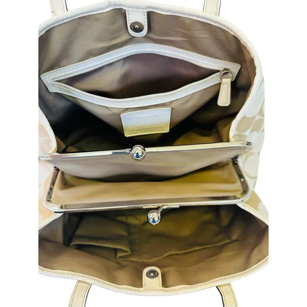 Coach‎ Beige Signature Canvas and Patent Leather Kisslock Framed Carryall Tote - Image 12
