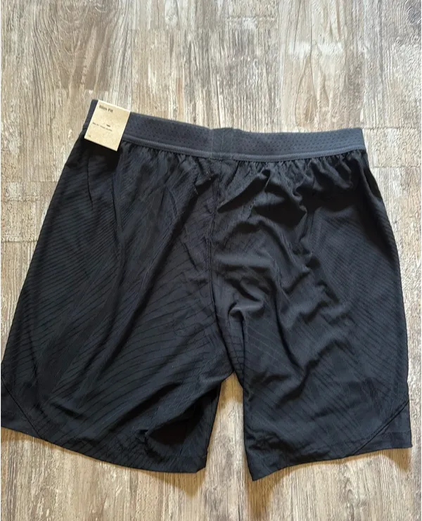 Men’s Nike slim fit shorts - Image 2