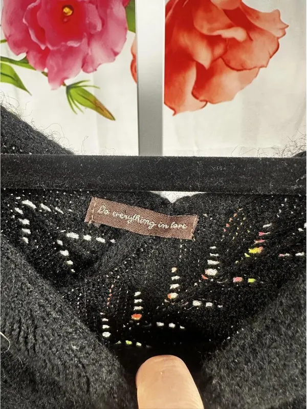 B128. Do everything in love- Black poncho with fringe and sequins - Image 3