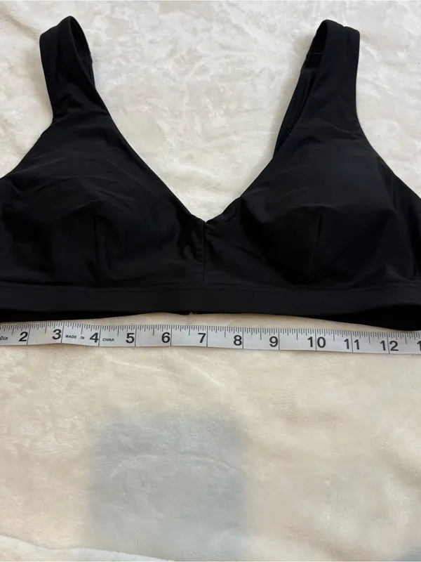 Lululemon Swim Black Bikini Top Size 6 removable cups - Image 5