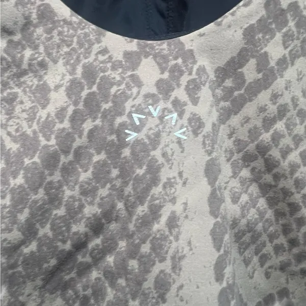 Varley Let's Go Walker Sports Bra Snake.Print Size Large - Image 8