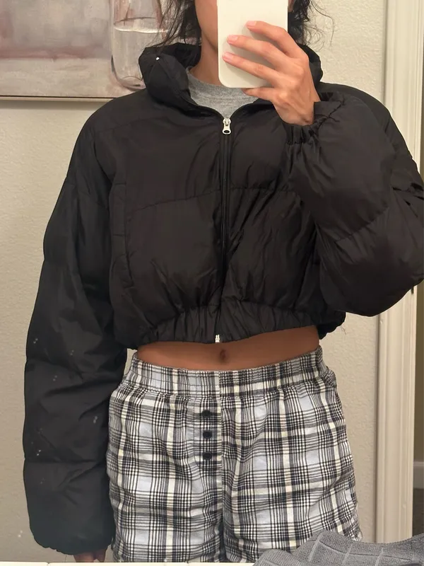 Cropped Black Puffer Jacket - Image 2