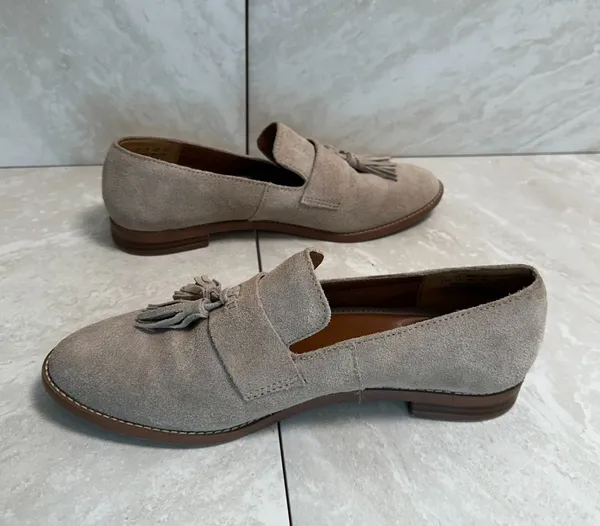 Franco Sarto taupe suede tasseled kiltie fringe loafers Size 8.5 - Image 4