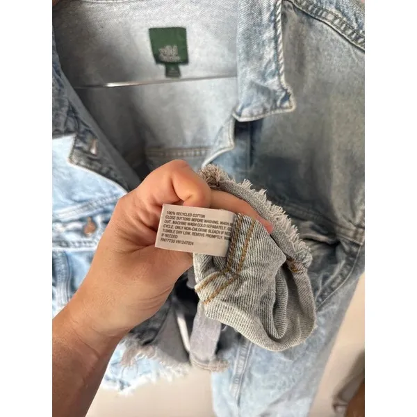 Wild Fable Light Wash Cropped Distressed Denim Jacket XL - Image 3