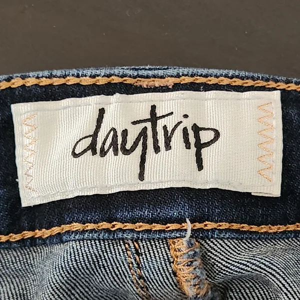 Daytrip Lynx Distressed Cropped Flare Jeans Size 32 - Image 10