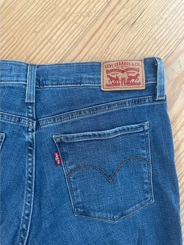 Levi’s 314 Shaping Straight Jeans - Image 2