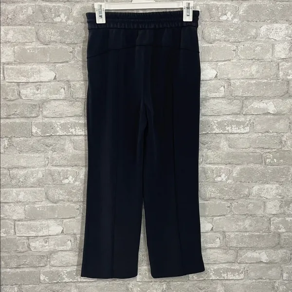 Lululemon Softstreme High-Rise Straight Leg Crop in Black - Image 4