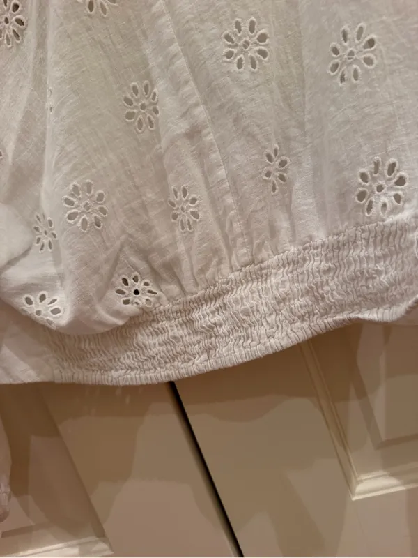 Vero Moda Cropped White Eyelet Top - Image 5