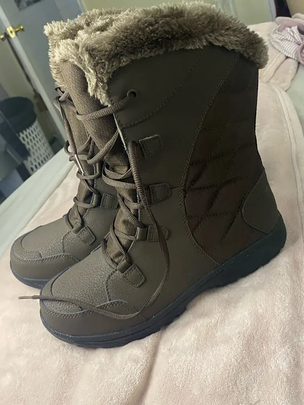 Columbia Women's Boots Size 10 - Image 2