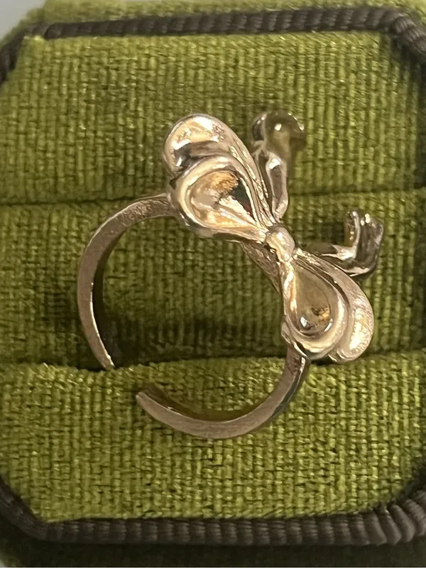 Gorgeous Golden Bow Adjustable Ring Size 6 - Image 3