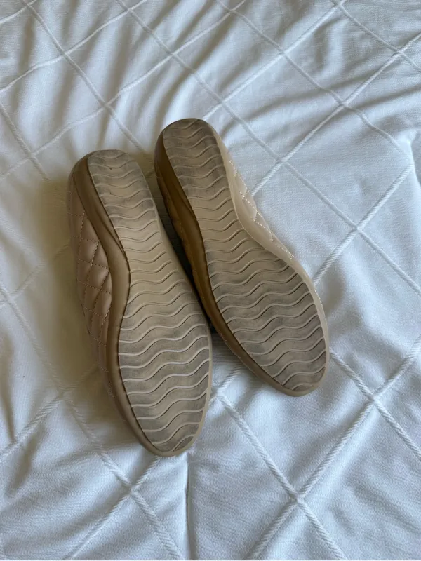 London Fog flats Size 9 - Image 2