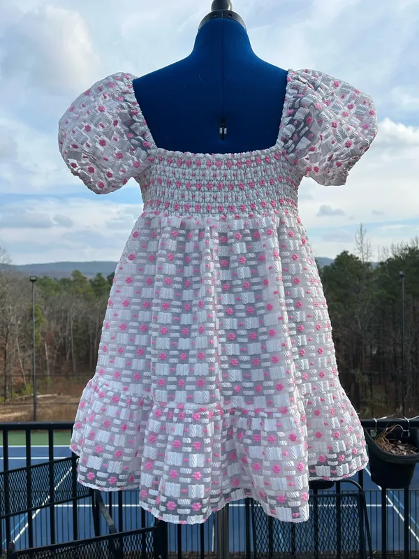 Boutique white dress with pink embroidery - Image 2