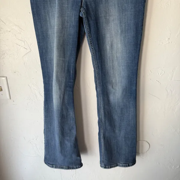 WRANGLER Women's Medium Wash Boot Cut Jeans Size 5x32 Western Mid Rise‎ - Image 4