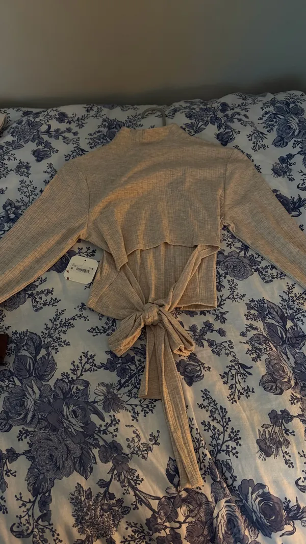 Altar'd State Top Cropped Long Sleeve - Image 2