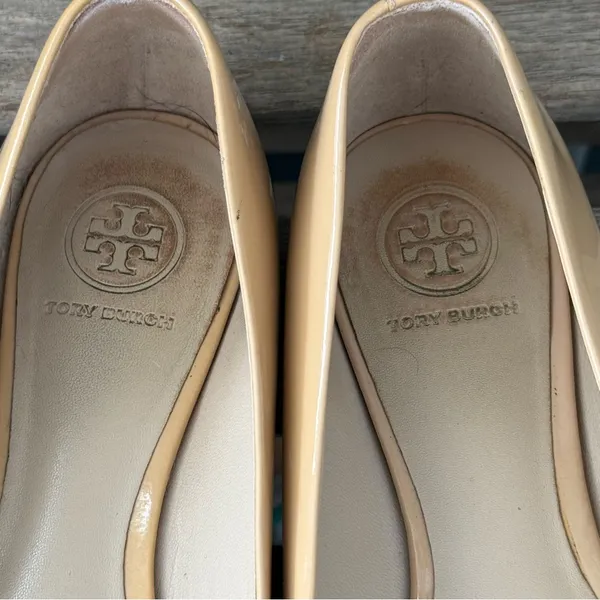 Tory Burch Patent Leather Pointy-Toe‎ Logo Flat Size 8 A30 - Image 9
