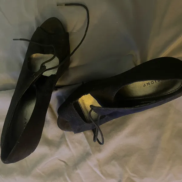 FIONI Clothing Elegant Black Lace-Up Heels - Image 3