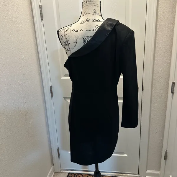 SHEIN Black Asymmetric One-Shoulder Dress - Image 4