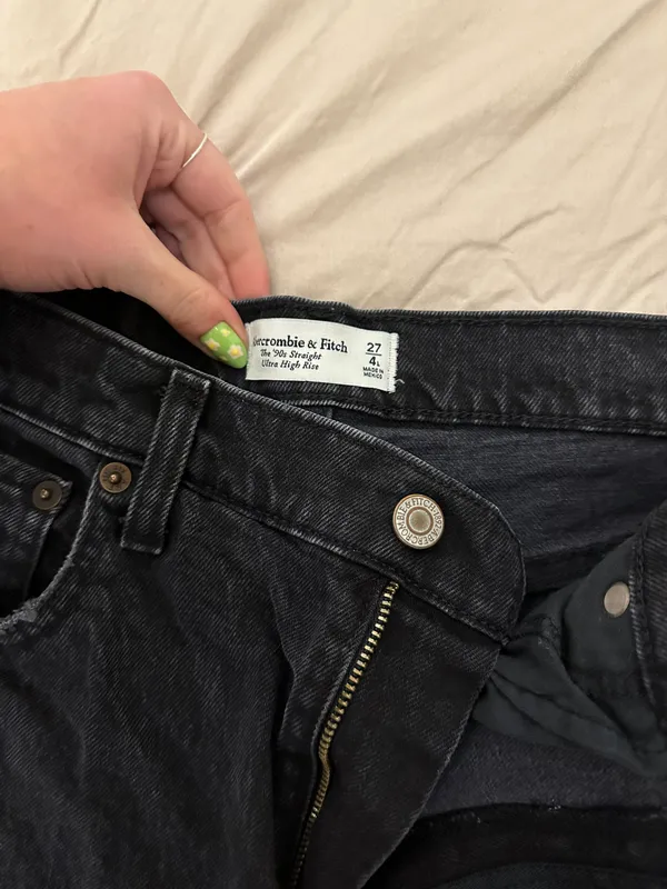 Abercrombie Ultra High Rise 90s Straight Jean - Image 3