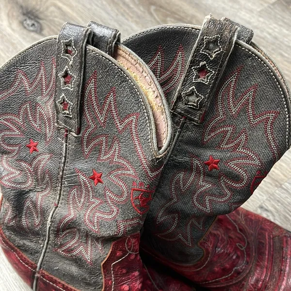 Ariat Red and Gray Cowboy Boots - Image 8