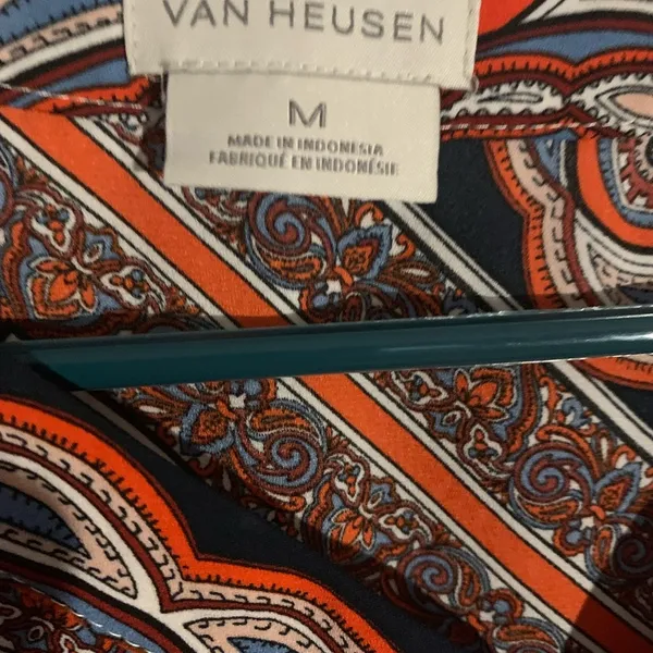 Van Heusen size L Blouse. Very pretty! NWOT Sz M - Image 4