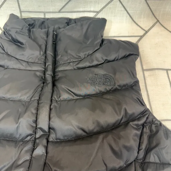 The North Face 550 Down Puffer Vest Small Black Quilted Full Zip Insulated - Image 3