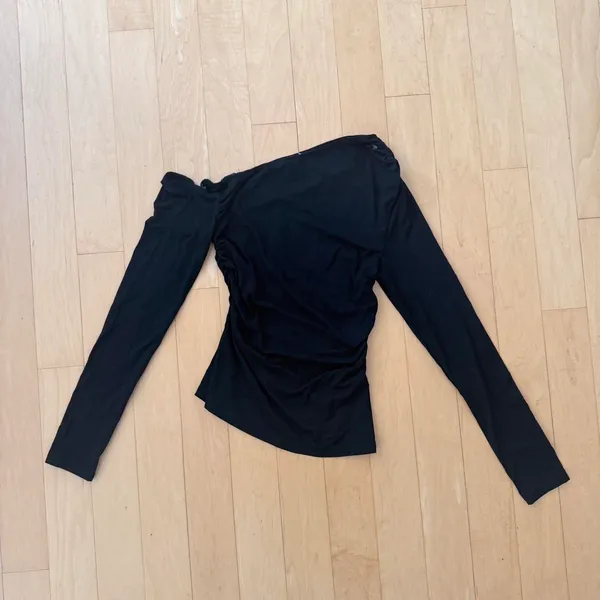 Princess Polly Belles long sleeve off the shoulder black long sleeve top - Image 2