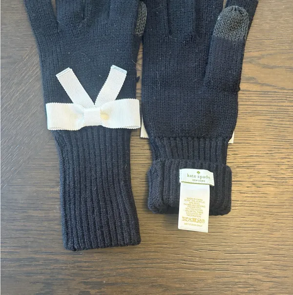 Kate Spade Gloves with Bow - Image 3