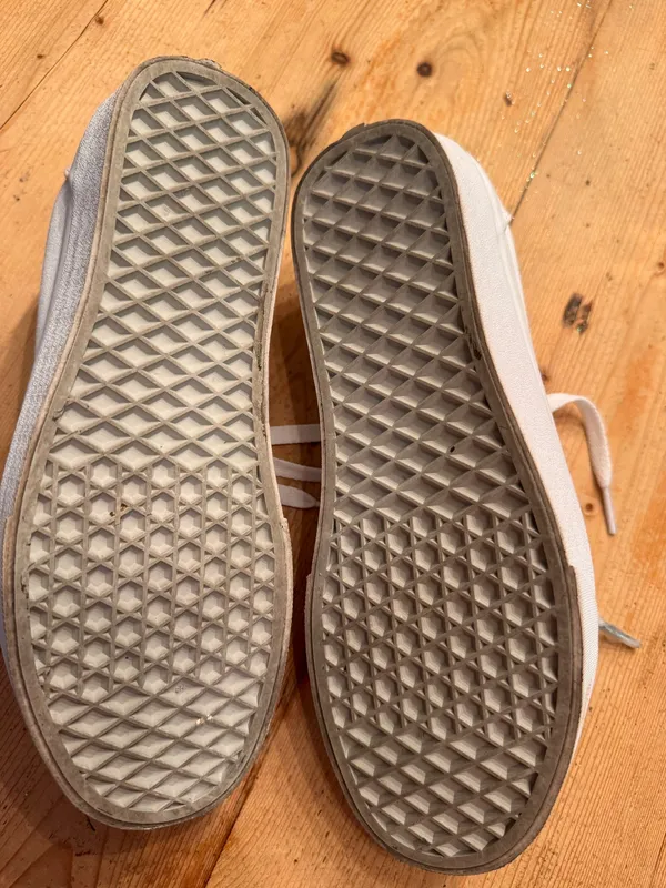 Vans White Low-Top Canvas Sneakers - Image 4