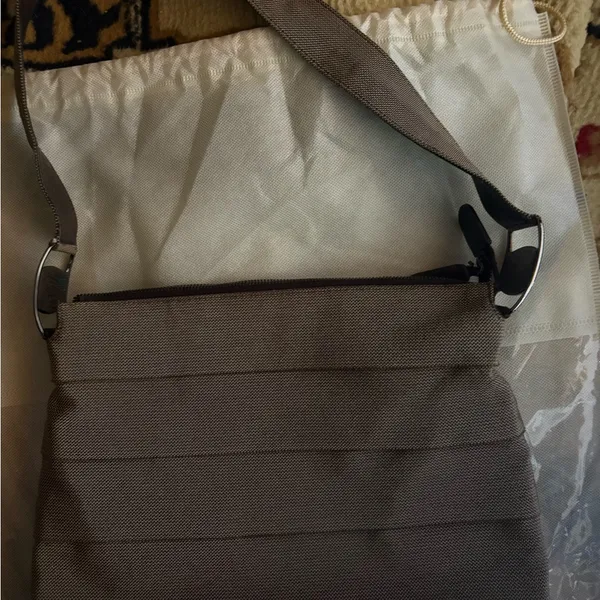 Salvatore Ferragamo‎ brown seatbelt shoulder bag - Image 4