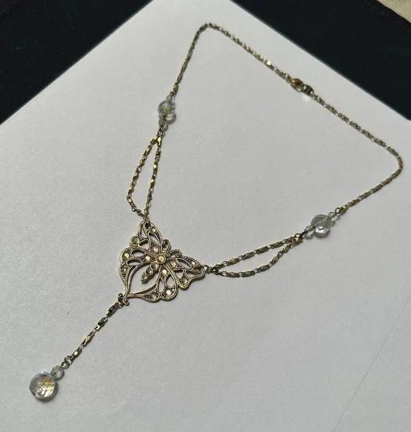 Women’s Pretty Signed Avon Gold Tone / Rhinestone Butterfly Beaded Necklace - Image 4