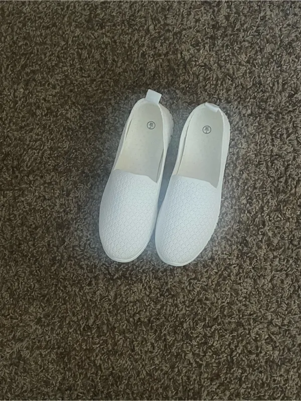 Source Unknown White Women’s Slip-On Flats - Image 2