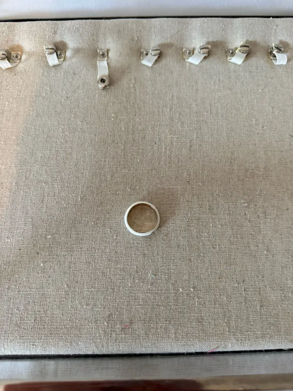 White Boho Chunky Ring with Diamond Pattern Silver - Image 4