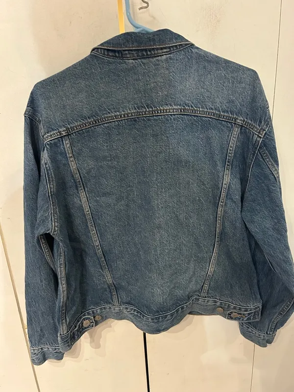 Levi's light blue denim jacket with brown leather patch - Image 7
