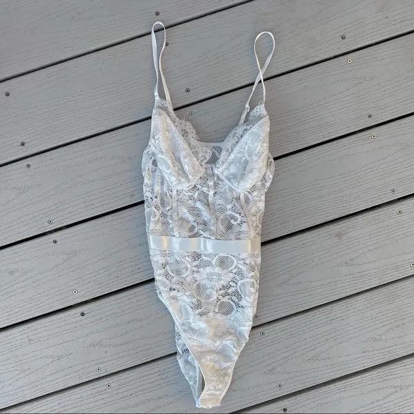 Boohoo White Lace bodysuit - Image 2