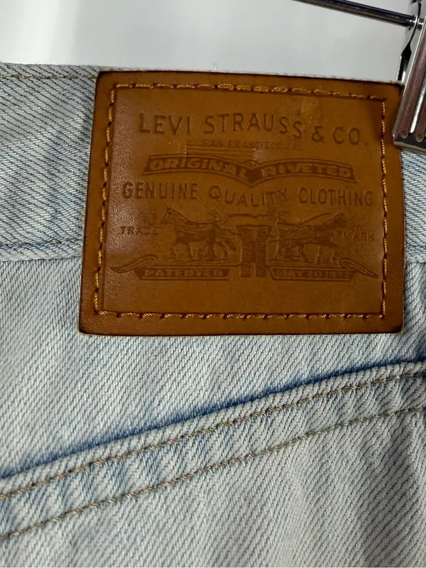 Levi's High Loose Denim Jean Shorts in Light Blue Size‎ 30 - Image 6