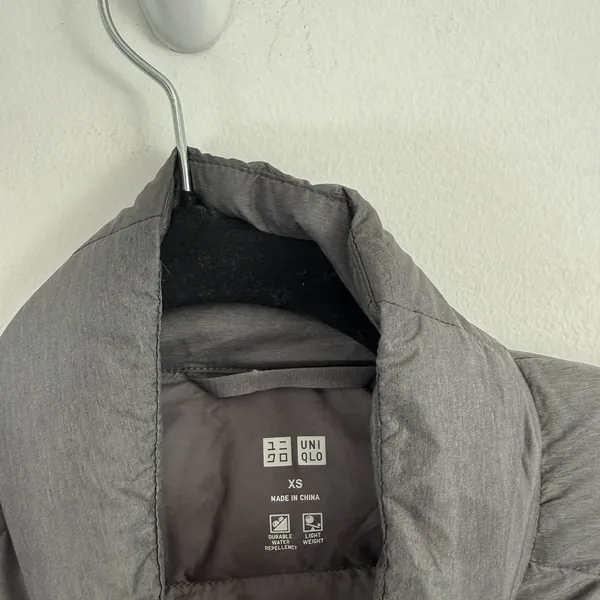 Uniqlo Grey Puffer Down Vest Packable‎ Travel Full Zip Nylon Womens XS - Image 4