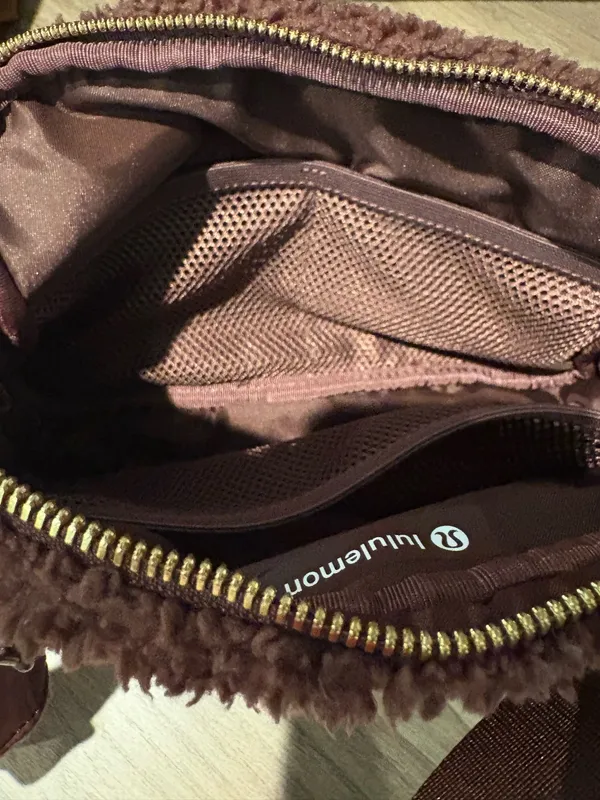 LULULEMON EVERYWHERE BELT BAG *FLEECE IN BURNT EARTH/Brown - Image 6