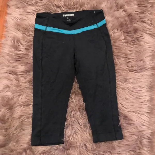 Forever 21 capri leggings - Image 2