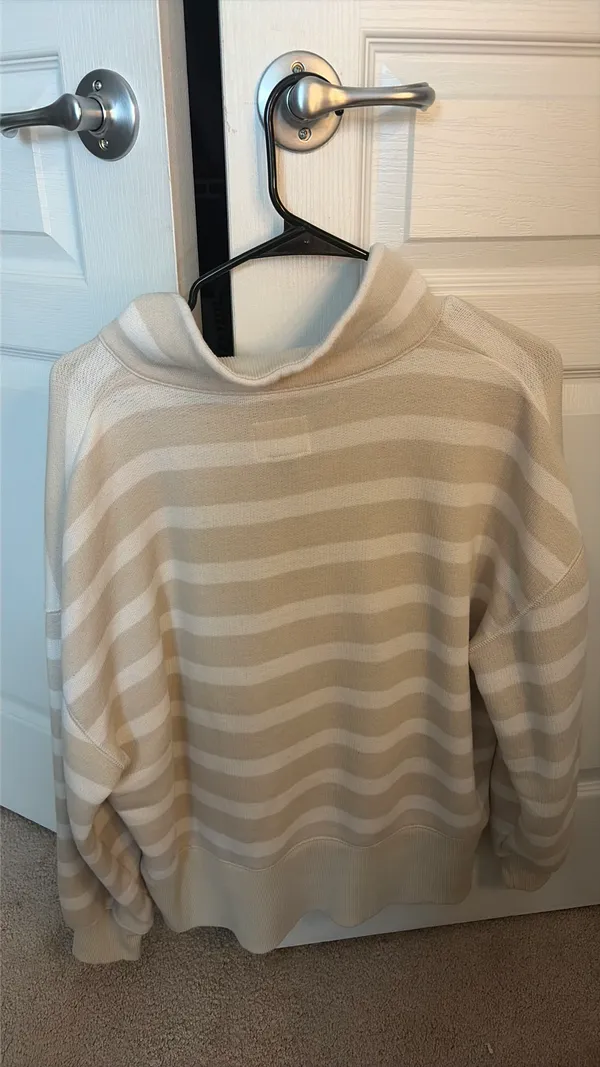 American Eagle Sweater - Image 3