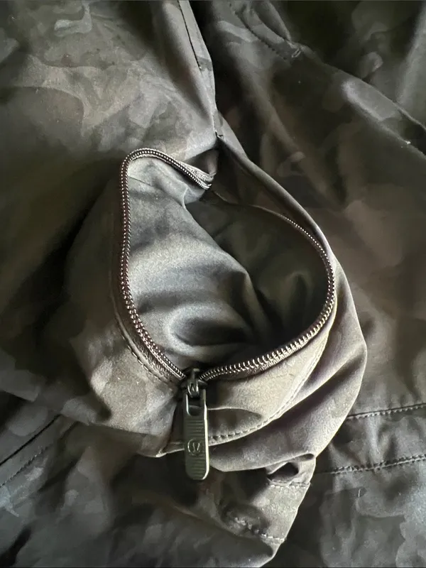 Lululemon Hooded Lightweight Jacket - Dark Camouflage sz8 - Image 7