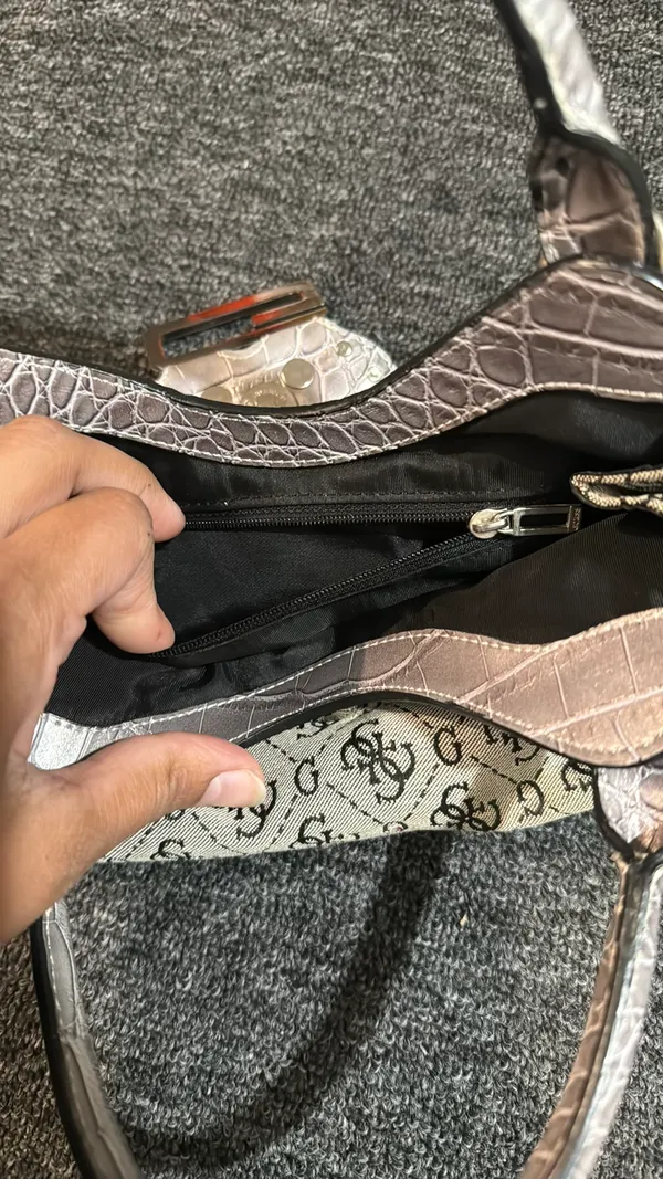 Guess Small Handbag - Image 6