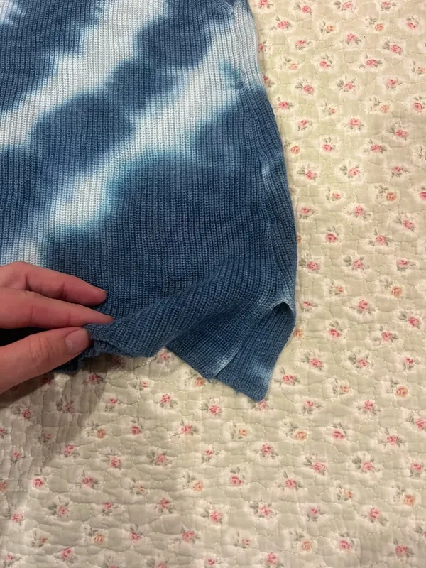 Forever 21 Blue Tie-Dye Ribbed V-Neck Tank - Image 4
